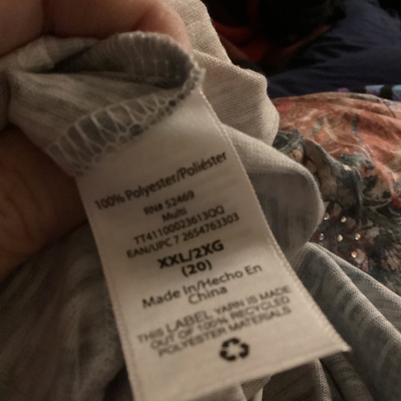 Time And Tru Size XXL (20) Multi Floral Front Twist Sublimation Top - Picture 7 of 7